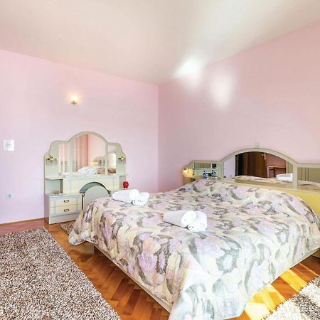 2 Bedroom Lovely Apartment In Lovran Bagian luar foto