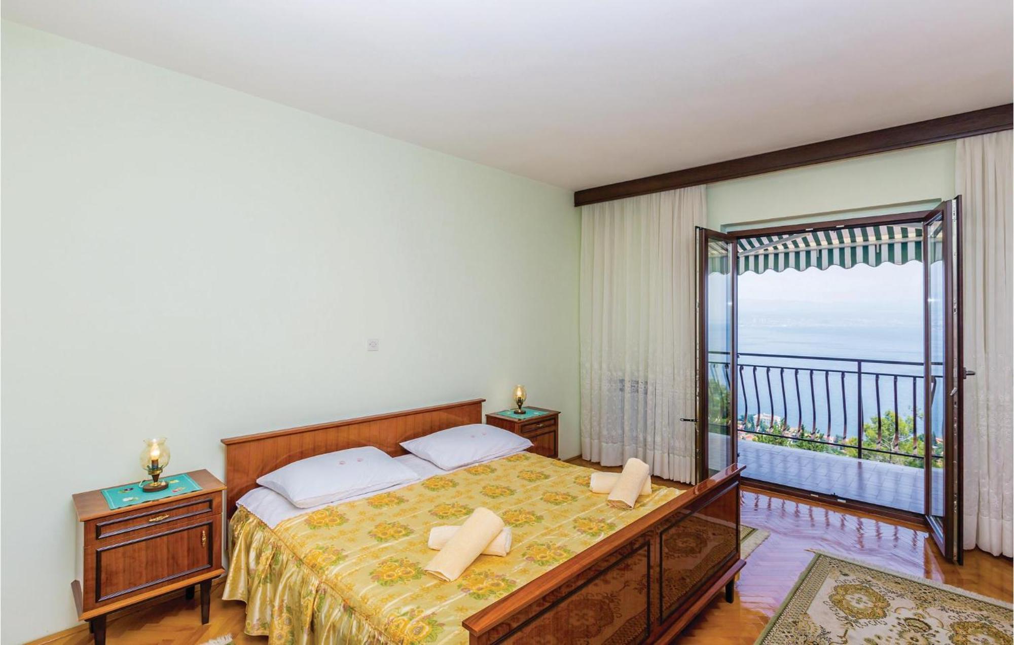 2 Bedroom Lovely Apartment In Lovran Bagian luar foto