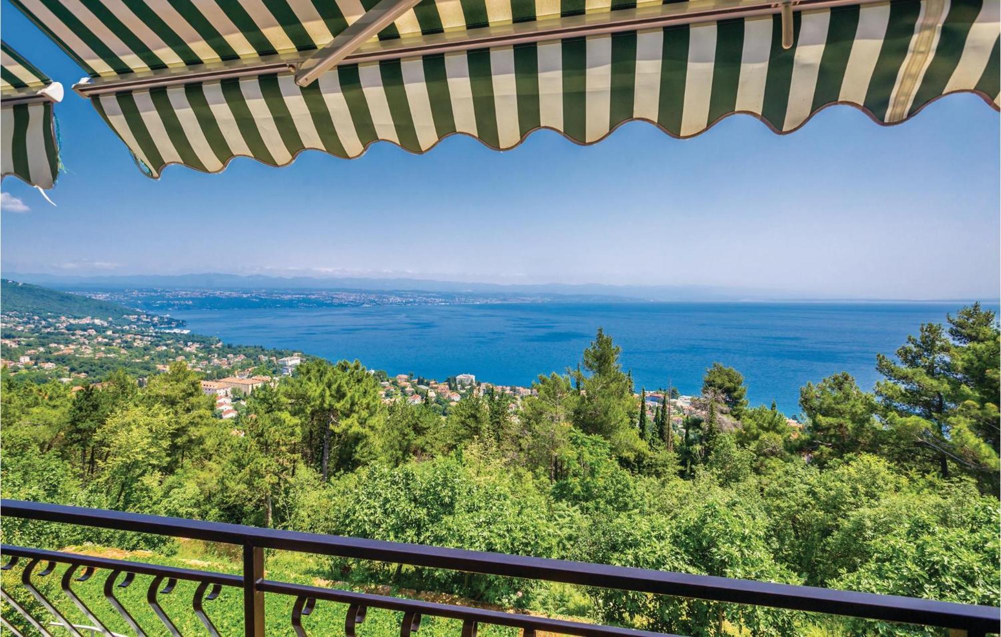 2 Bedroom Lovely Apartment In Lovran Bagian luar foto
