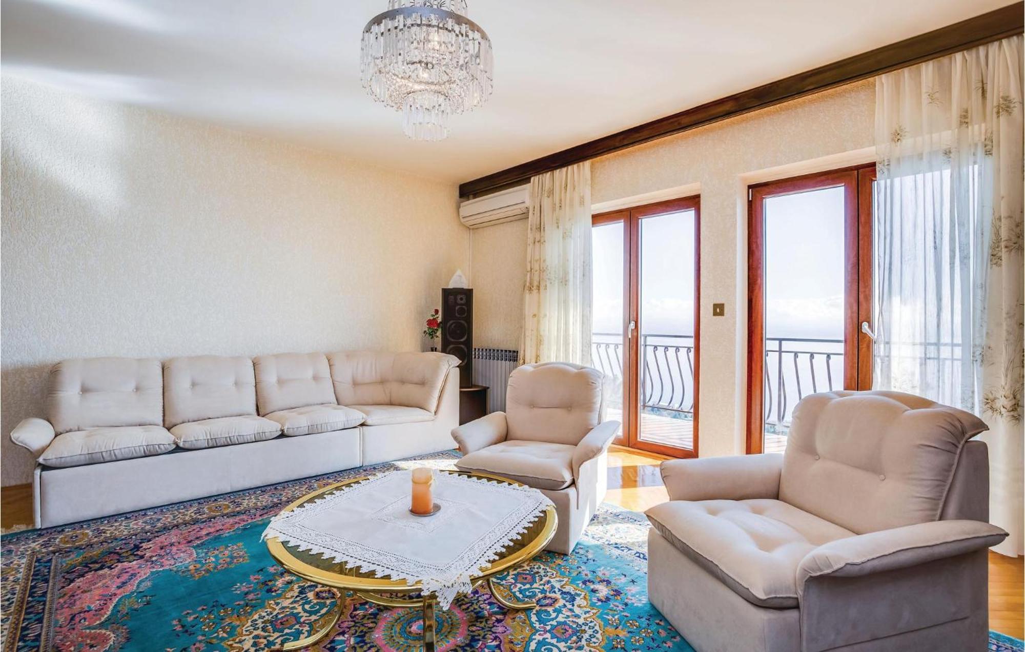 2 Bedroom Lovely Apartment In Lovran Bagian luar foto