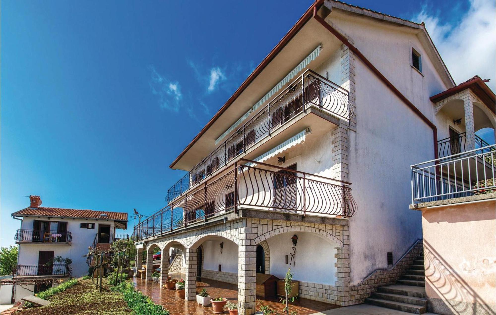2 Bedroom Lovely Apartment In Lovran Bagian luar foto