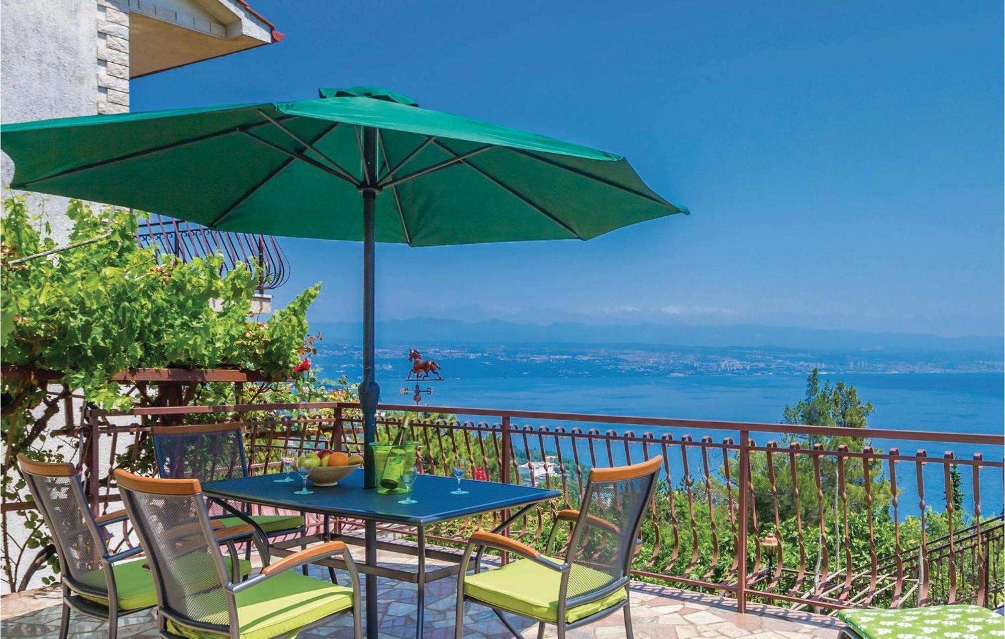 2 Bedroom Lovely Apartment In Lovran Bagian luar foto