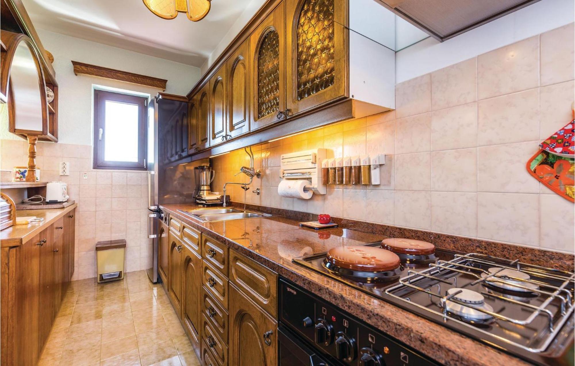 2 Bedroom Lovely Apartment In Lovran Bagian luar foto
