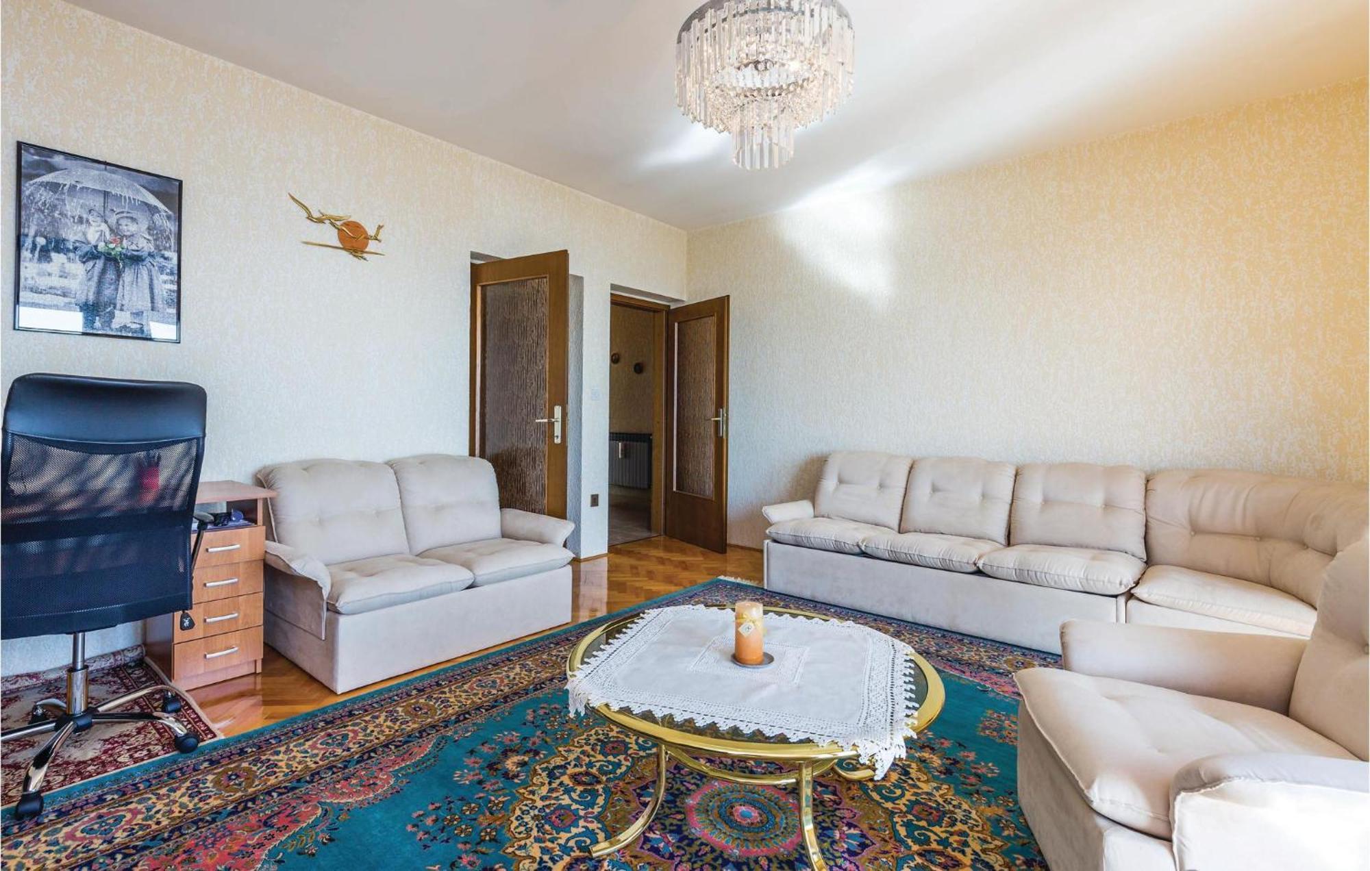 2 Bedroom Lovely Apartment In Lovran Bagian luar foto
