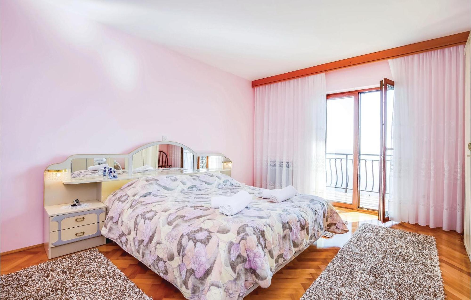 2 Bedroom Lovely Apartment In Lovran Bagian luar foto