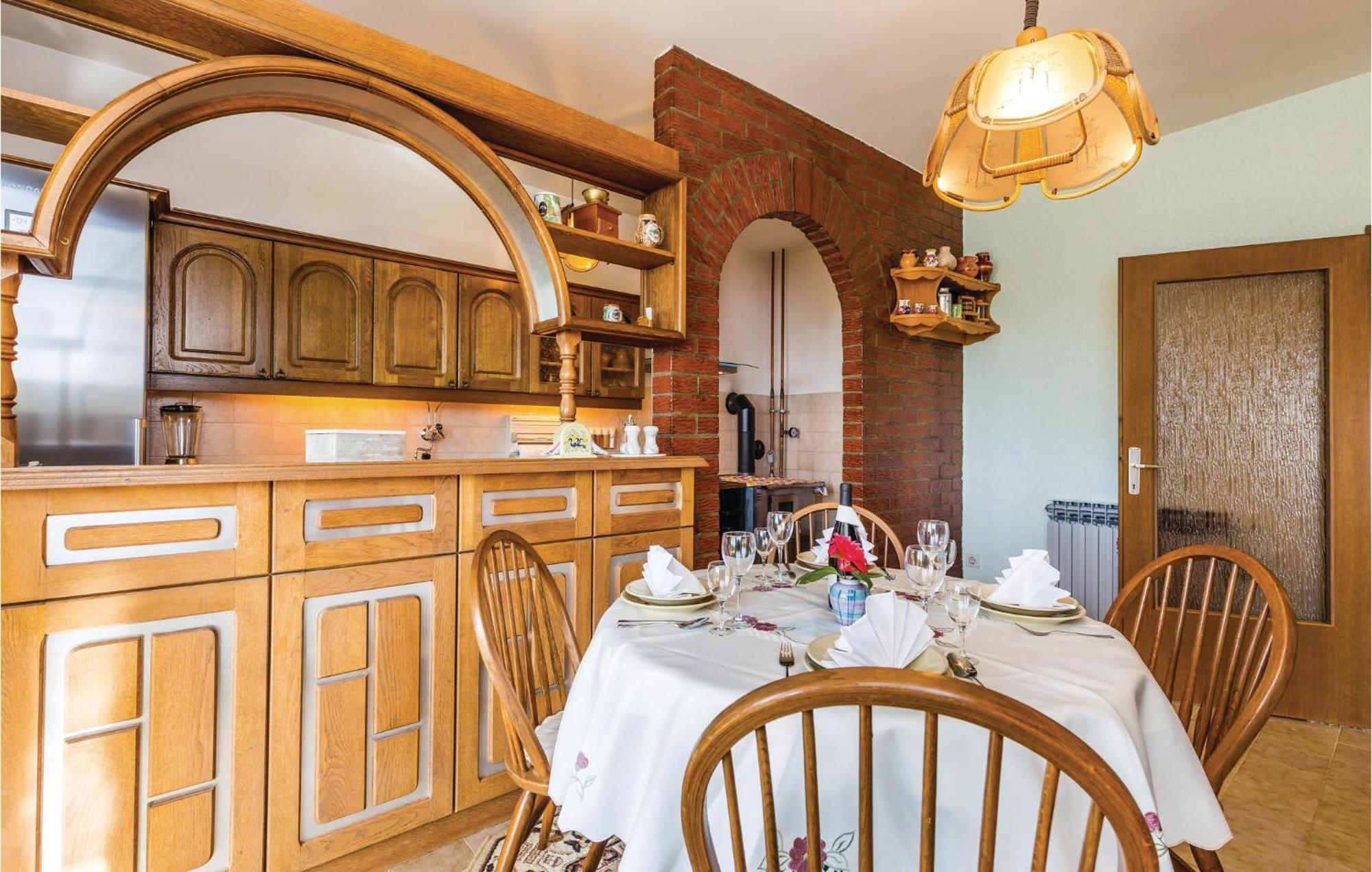 2 Bedroom Lovely Apartment In Lovran Bagian luar foto