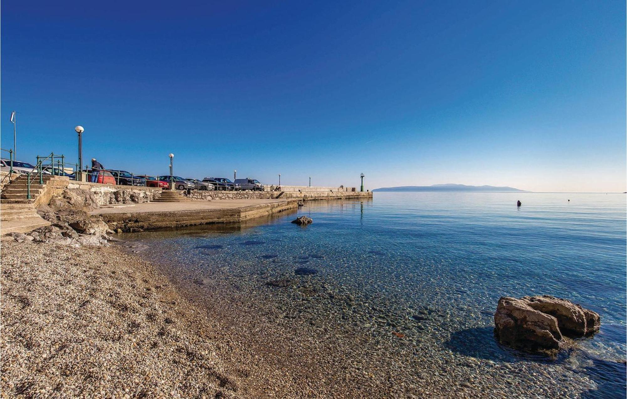 2 Bedroom Lovely Apartment In Lovran Bagian luar foto